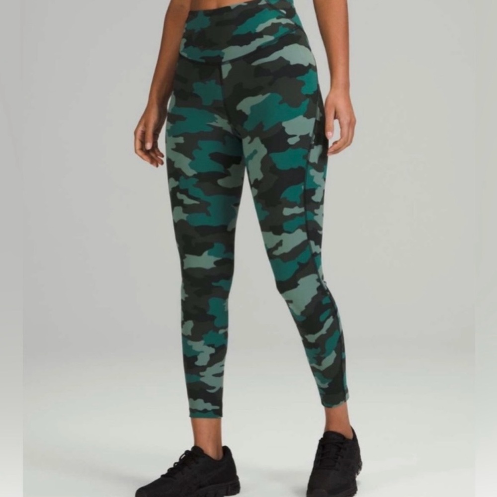 BNWT Base Pace HR Tight 25”